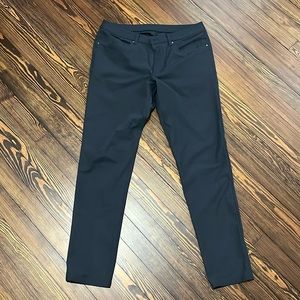Lululemon Men’s Commission Pant size: 33 X 32